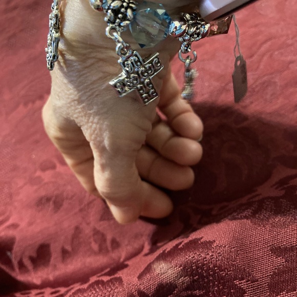 CROSS CHARM BRACELET- NWT - Picture 8 of 9